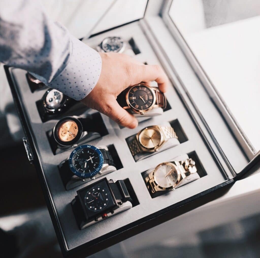 An image of selecting a watch from a watch manufacturer